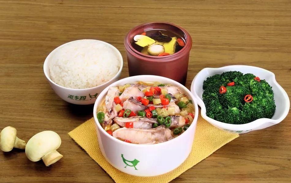 老乡鸡收购武汉永和，星巴克推外卖，餐饮品牌如何笑到最后