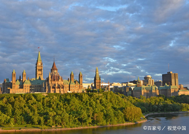 非洲最发达的国家，一个国家三个首都，被誉为彩虹之国，还有企鹅