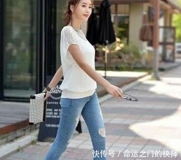 「光彩」牛仔裤的穿搭绽放光彩,气质优美
