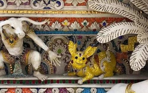 泰国最“奇葩”的寺庙，竟供奉成龙与贝克汉姆，堪称寺庙界的“泥