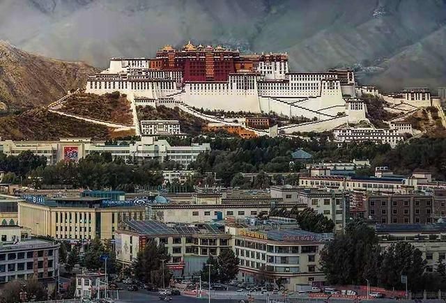 有世界最高广场,游客数量远超过当地人,中国人口最少的省会城市