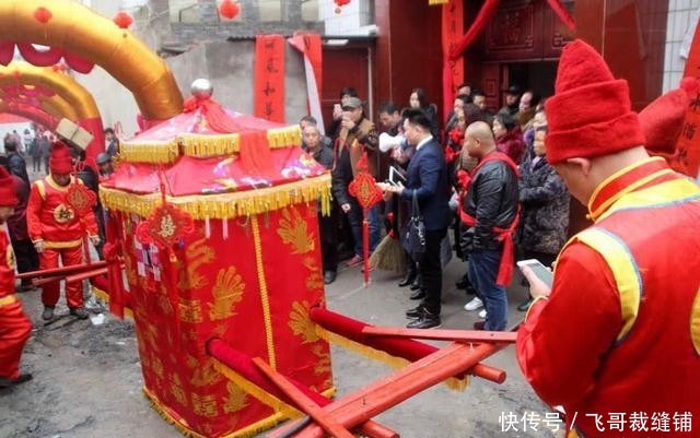  碰到：农村结婚当天，婚车碰到出殡车该怎么办？有什么讲究？