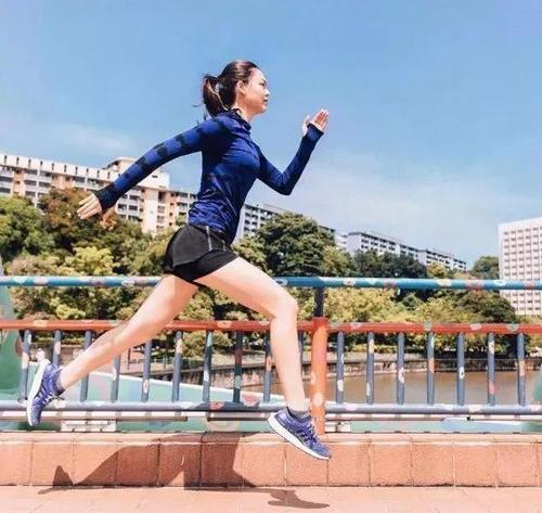 用健身征服Chanel，22岁的她告诉你：自律的女人，有多可怕！