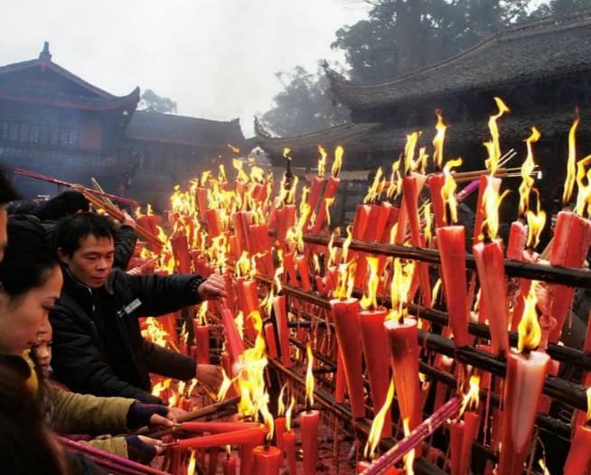 佛教信徒疑惑：去寺庙烧香时，3根，6根，9根代表了什么意思呢？