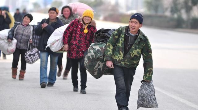  快乐■农民老了无力种地后，你知道他们都在干嘛？有嗜好的老人