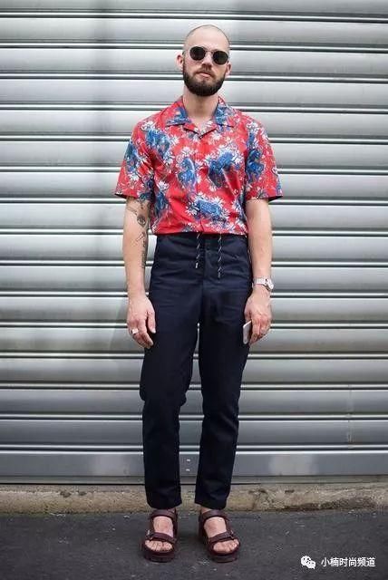 这个夏天不花不型！男士印花衬衫的都市+度假风时尚混搭技