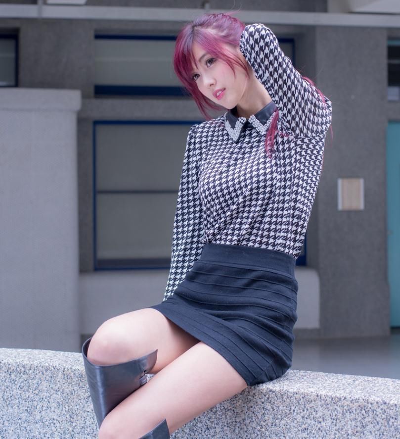 街拍 清秀长靴美女,超短裙更漂亮!