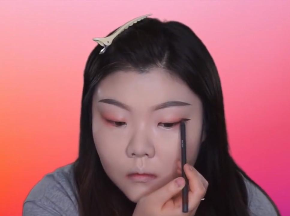 胖女孩遭男子骂丑的像“猪头”, 画完妆后比范冰冰还要美!