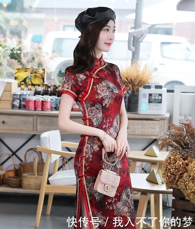  时光■女人要穿得惊艳时光，今春建议这件“旗袍”，优雅又贵气！