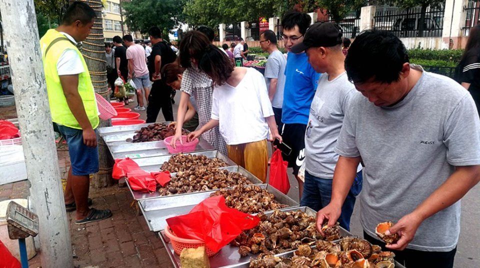 中秋节后菜市场海鲜价格腰斩，梭子蟹最高45，鲜活海鲜鱼价仍高