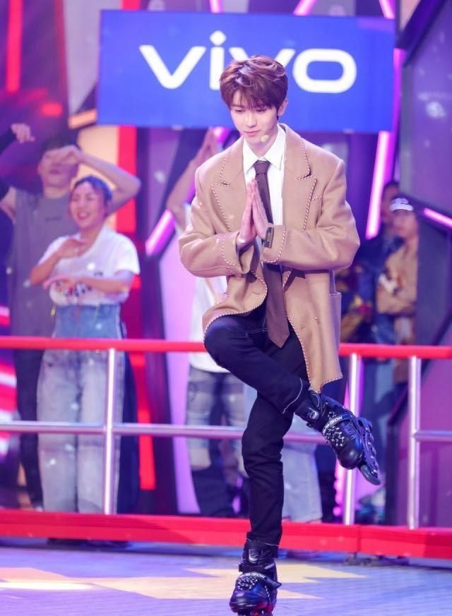 『隔空』有爱的师徒,谢娜pick蔡徐坤,隔空互动太可爱