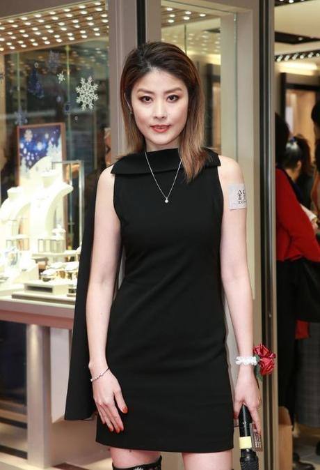 陈慧琳保养的也忒好，薄纱蛋糕裙，神似小仙女！