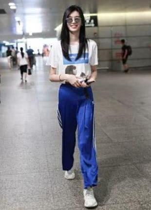 奚梦瑶减肥成功，29岁居然穿成19岁的女大学生，网友：还是露腿吧