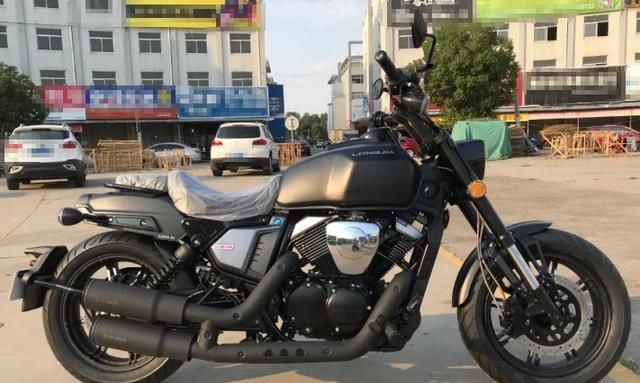 巡航摩托车:龙嘉“亲民型”巡航车,V型双缸+德尔福电喷,配CBS,2.08万