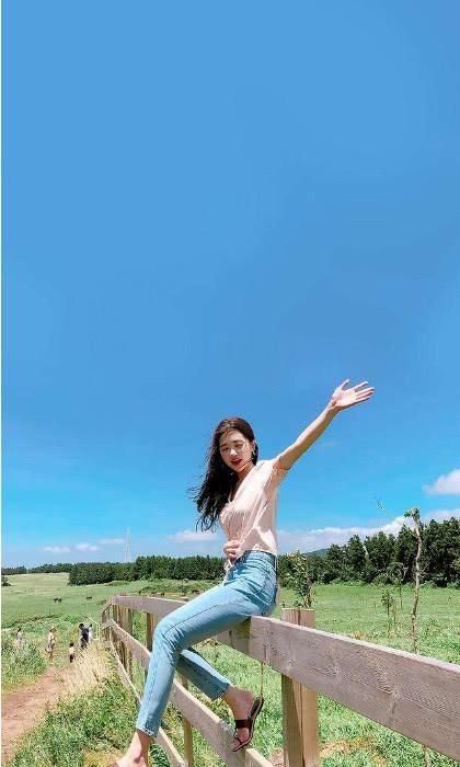 形容■街拍美女:活泼开朗的小姐姐,用美若天仙形容不为过