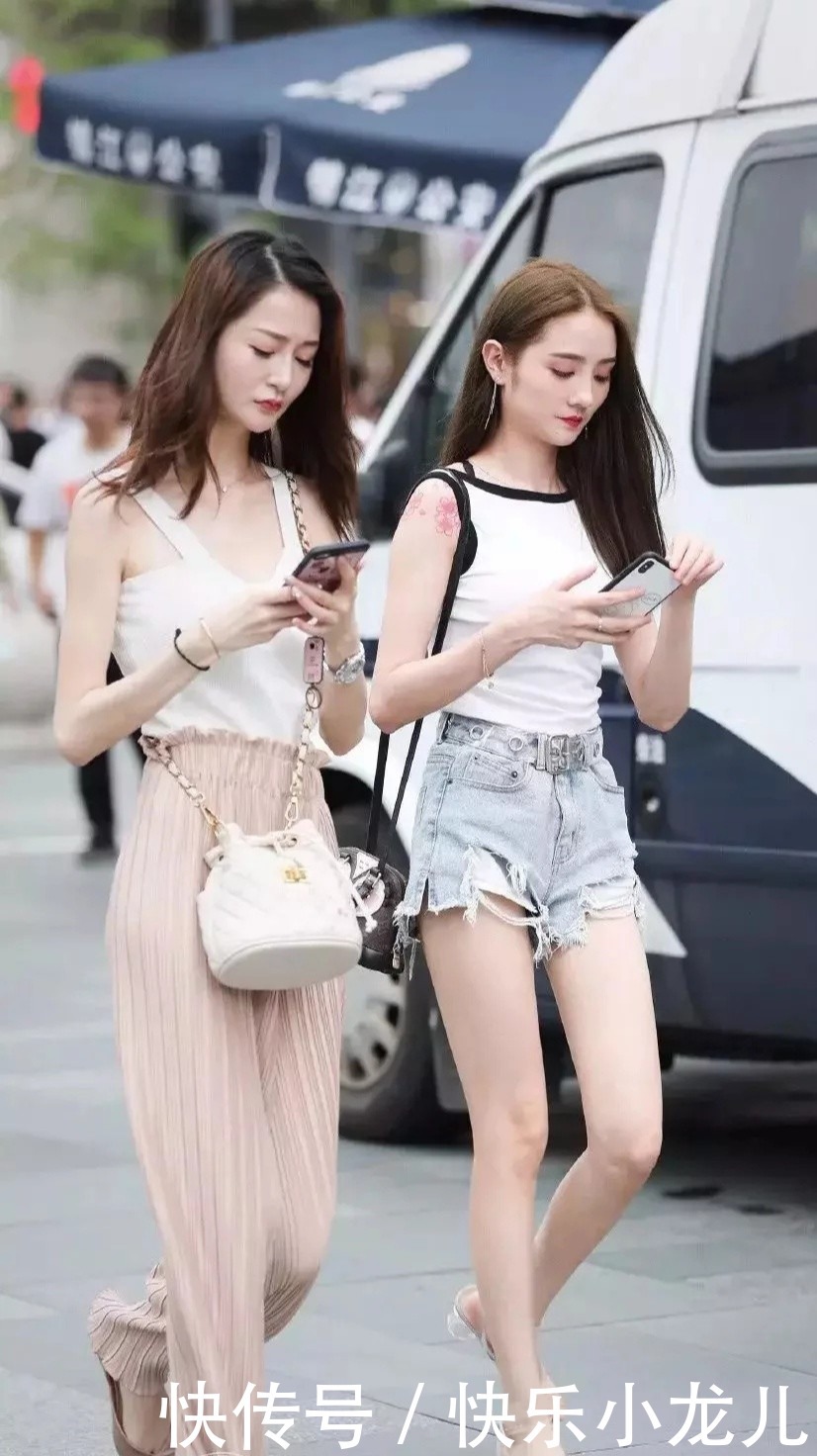  选择|时尚穿搭：苗条身材穿搭牛仔短裤，穿出清凉
