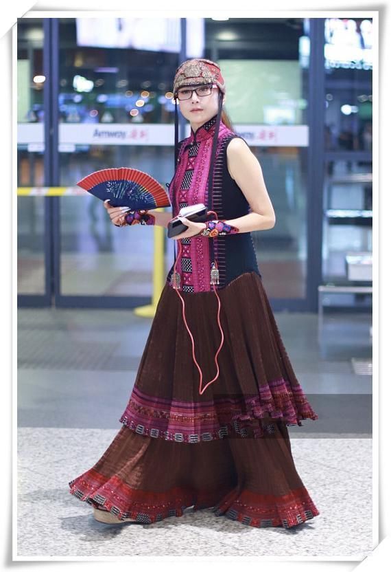 金星和杨丽萍都是现代舞蹈家，可同现机场，气质差距竟如此尴尬？