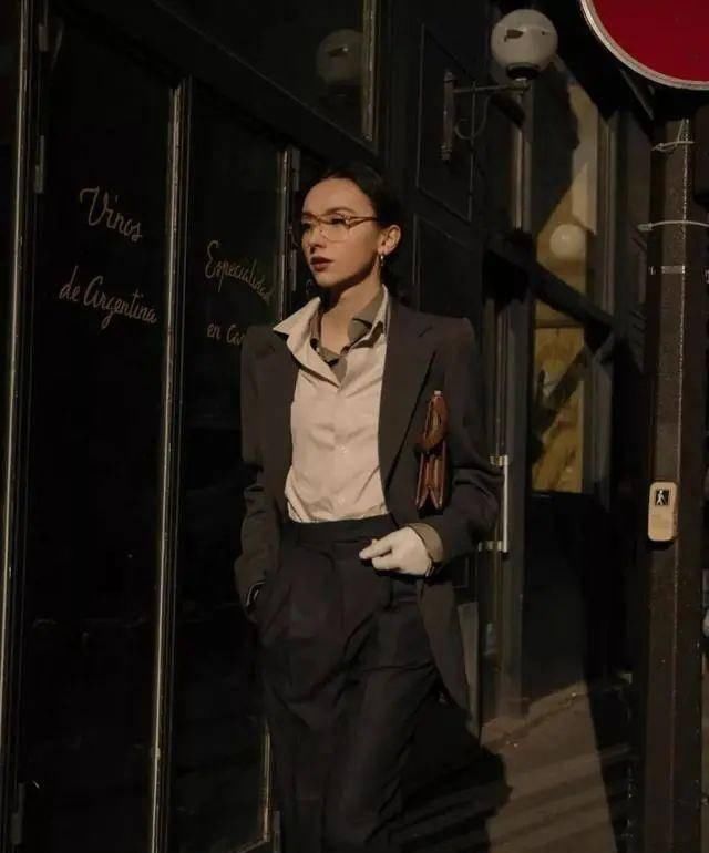  『高领衫』最实用的衬衫新搭配，保证让人眼前一亮！