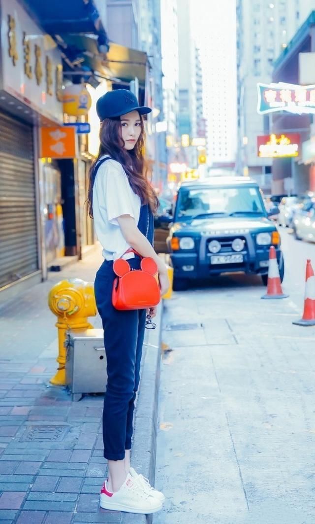 这样的裙子都能驾驭，唐嫣的大长腿果然名不虚传