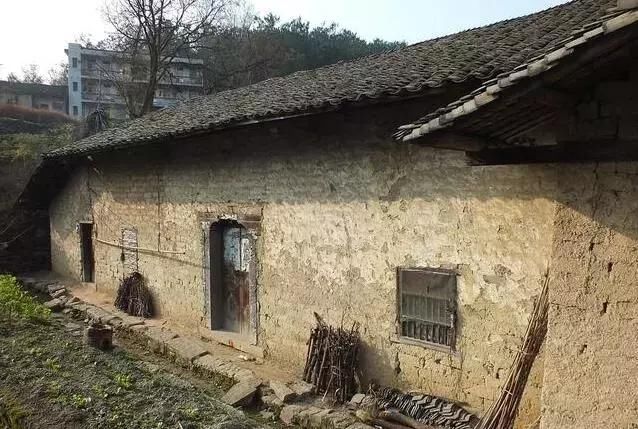 农村老家的房子倒了，国家真的会收回土地吗？