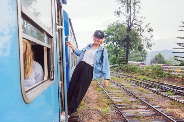 最危险也是最接地气的火车旅行 不是印度 网友：出意外也是活该