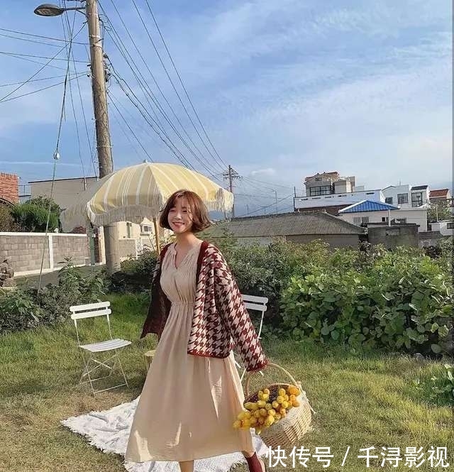 #翻天#真正会穿的女人,都是穿搭高手,小皮鞋+连衣裙,照样让你美翻天