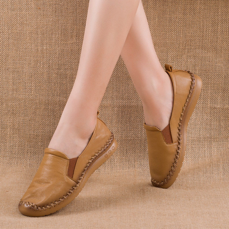 小个子女人，出门别总穿高跟鞋!如今流行这样的软软鞋，优雅舒适