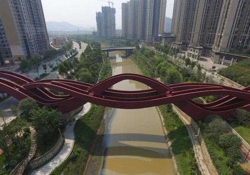 世界上有七座奇特的大桥，给人强烈的视觉冲击，还便捷了出行