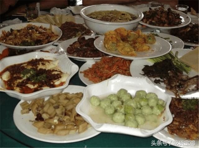 中餐和西餐的区别在哪里?瞧瞧外国人怎么说,他