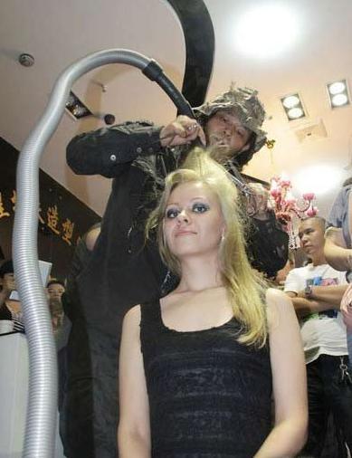 西安大神闭眼剪发，一次3900！将剪发升华到了艺术