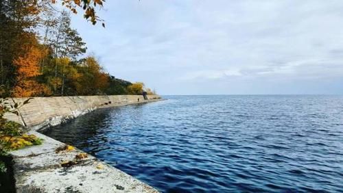 俄罗斯这个湖,面积不大,蓄水量却相当于19个渤海,网友:内心无