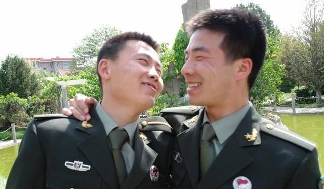  「毕业」高中毕业上军校，上完军校出来之后会怎么样？就业前景如何？