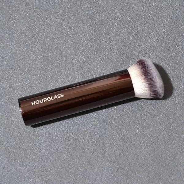 当红女星成天去医美,为啥无修图还是这么吓人?