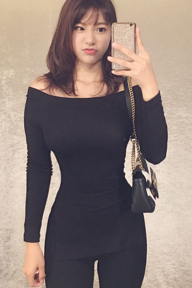 紧身打底裤：显瘦高雅的打扮，绽放属于女性的魅力韵味!