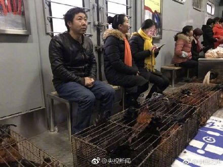 火车上的集贸市场，你见过吗