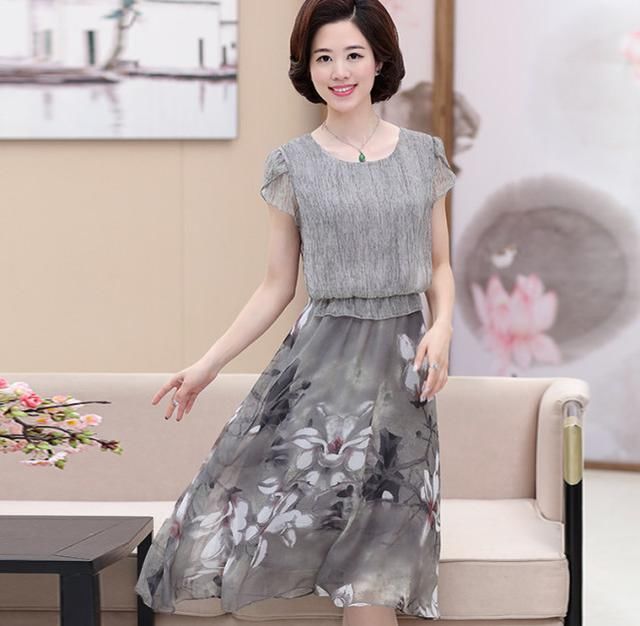 50岁以后的女人穿连衣裙一定要穿这几种！迷人又优雅！