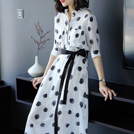 奔4女人少穿T恤，没气质!穿这样的气质型连衣裙，落落大方超减龄