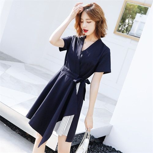 办公室的女人，穿OL紧身包臀裙最迷人，知性优雅，显性感妩媚感