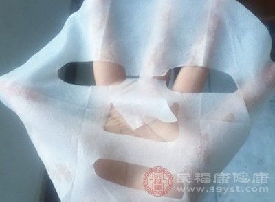  『精华液』敷面膜的误区 每天都用它小心会过敏