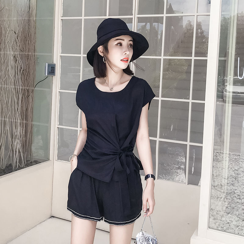 十分洋气的短裤套装，瞬间显瘦，让你一不小心惊艳路人