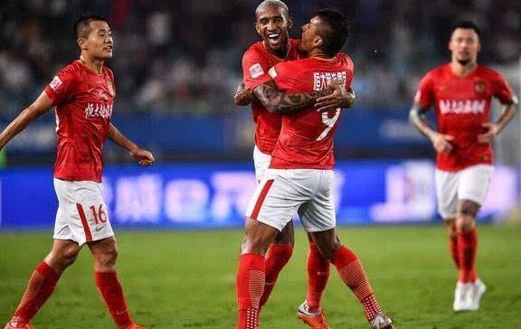 恒大客场逆转苏宁后，却有一大隐患：迎战大连时有5将身背3张黄牌