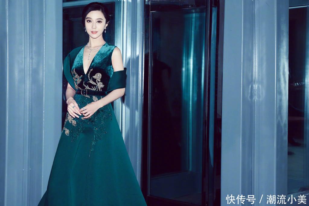 瘦下来后的范冰冰时髦到飞起！破洞牛仔裤穿出筷子腿，李晨好福气