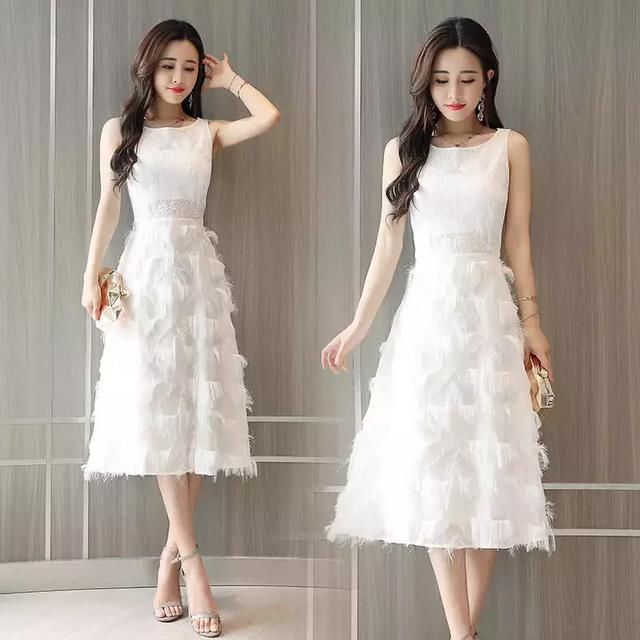 去年的连衣裙别穿了，学学时髦女人这样穿，走哪都是风景线