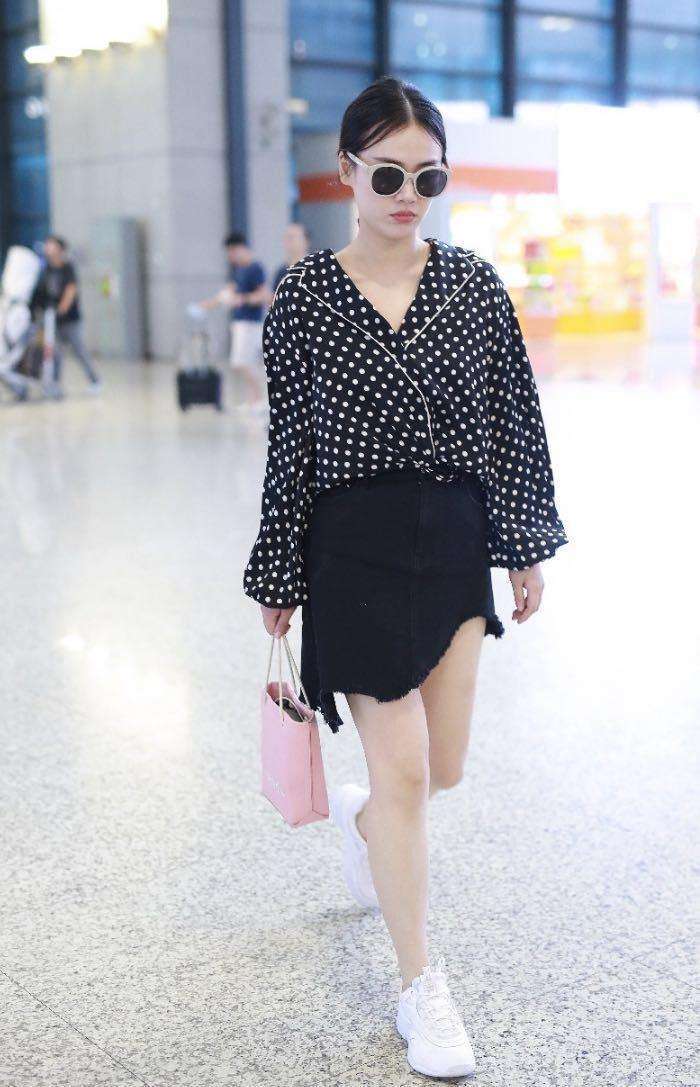 马思纯真着急, 一条短裙被她穿成五五分, 看到她的腿我沉默了