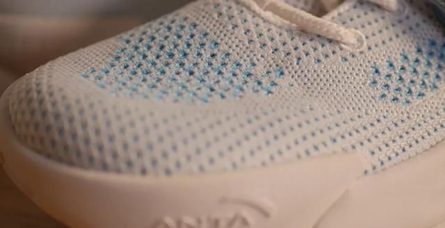  『水花二代』三百块入手国产好鞋！设计大升级 配置不逊色千元旗舰款