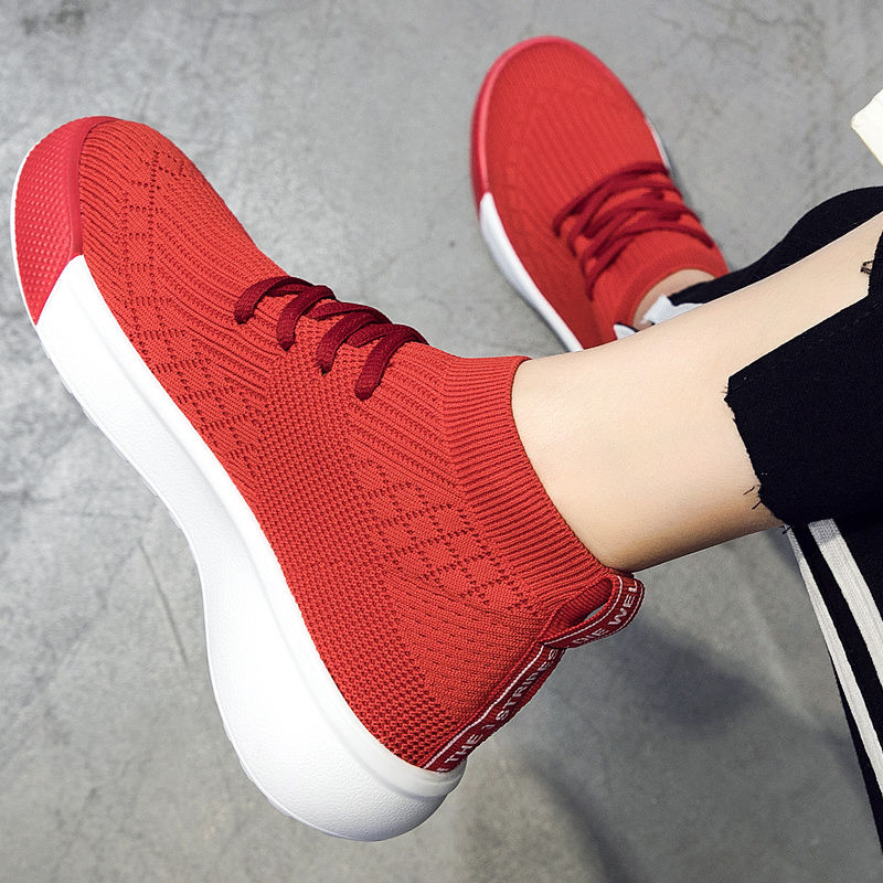 现在特时兴这种袜子鞋，凸显青春减龄气息，穿着出门更显成熟魅力