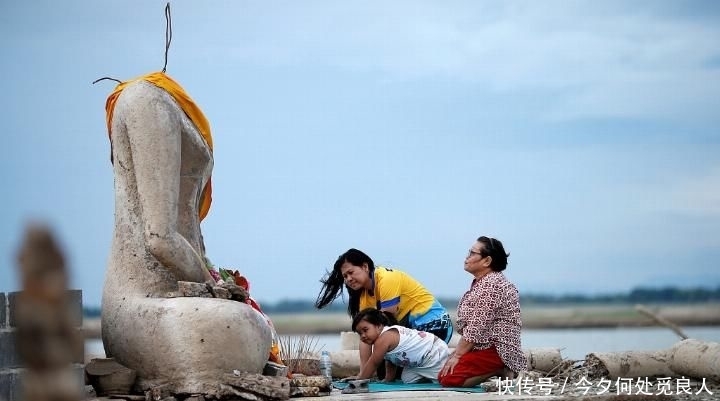 泰国遭遇十年一遇干旱 被水库淹没的寺庙“重见天日”（组图）