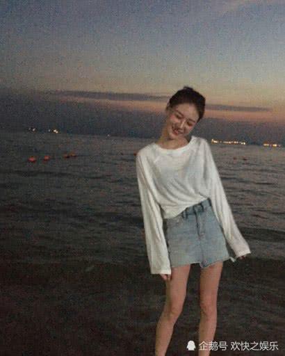 被封后的温婉一身廉价货，黑色的内衣却抢镜了，网友：这表情耐人