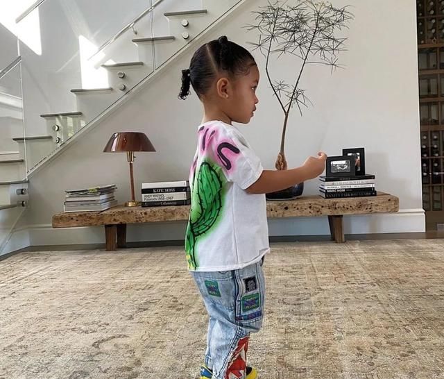  「很爽」做Travis Scott和Kylie的女儿是什么体验？Stormi:谢邀，很爽