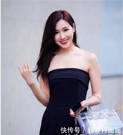  小美女：街拍：小美女身材完美，黑色露肩上衣 露洞牛仔裤，个性十足